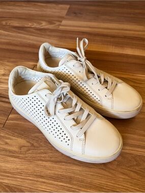 Ecco Tennis Shoes